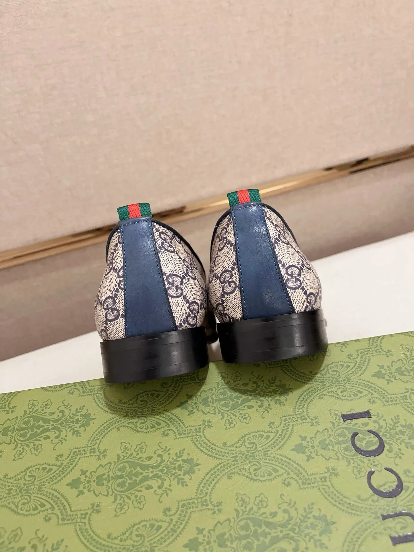 Men's shoes 💰: 520💰 (GUCCI) New product series ss hot new products 💢 💠 Casual suit shoes 👞, top imported materials Upper hardware buckles and shoe side logos, insoles and soles with brand logos 💠 💎 Upper: imported PVC material 100% 💎 Lining: cowhide/100% 💎Feet: cowhide/100% 💎Sole: rubber/100% 💎SIZE: 38 39 40 41 42 43 44 Can be customized 45